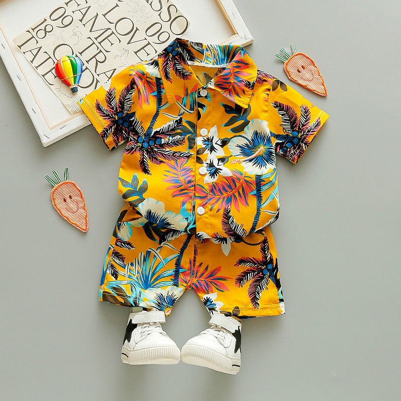 Child wearing floral cotton short-sleeve shirt and elastic-waist shorts two-piece summer suit