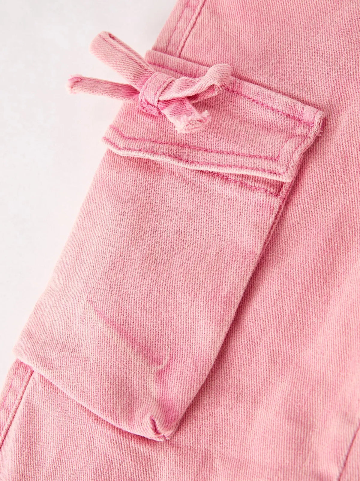 Pantalones anchos de mezclilla rosas con bolsillos