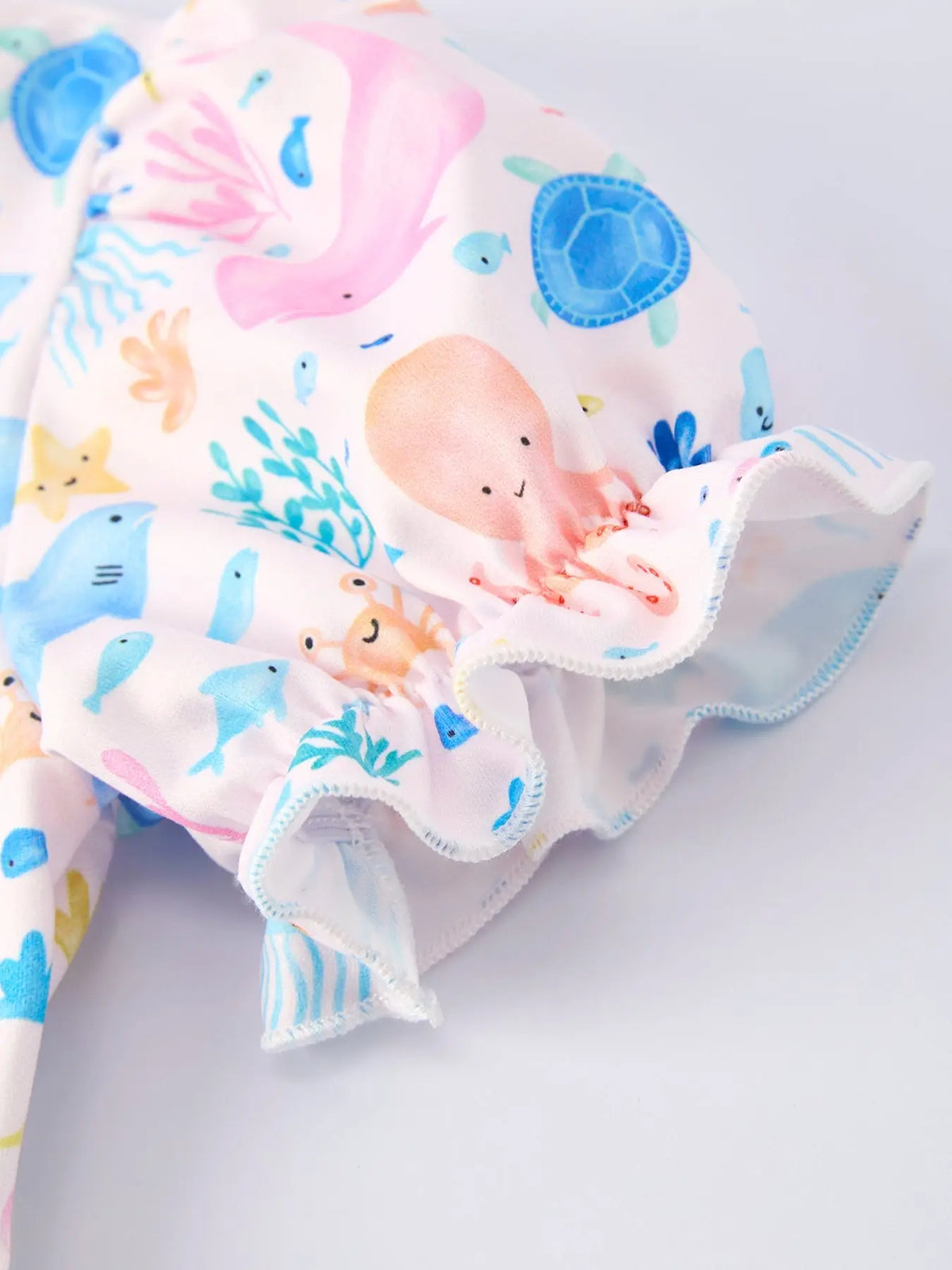 Vestido de niña con volantes y estampado de animales marinos