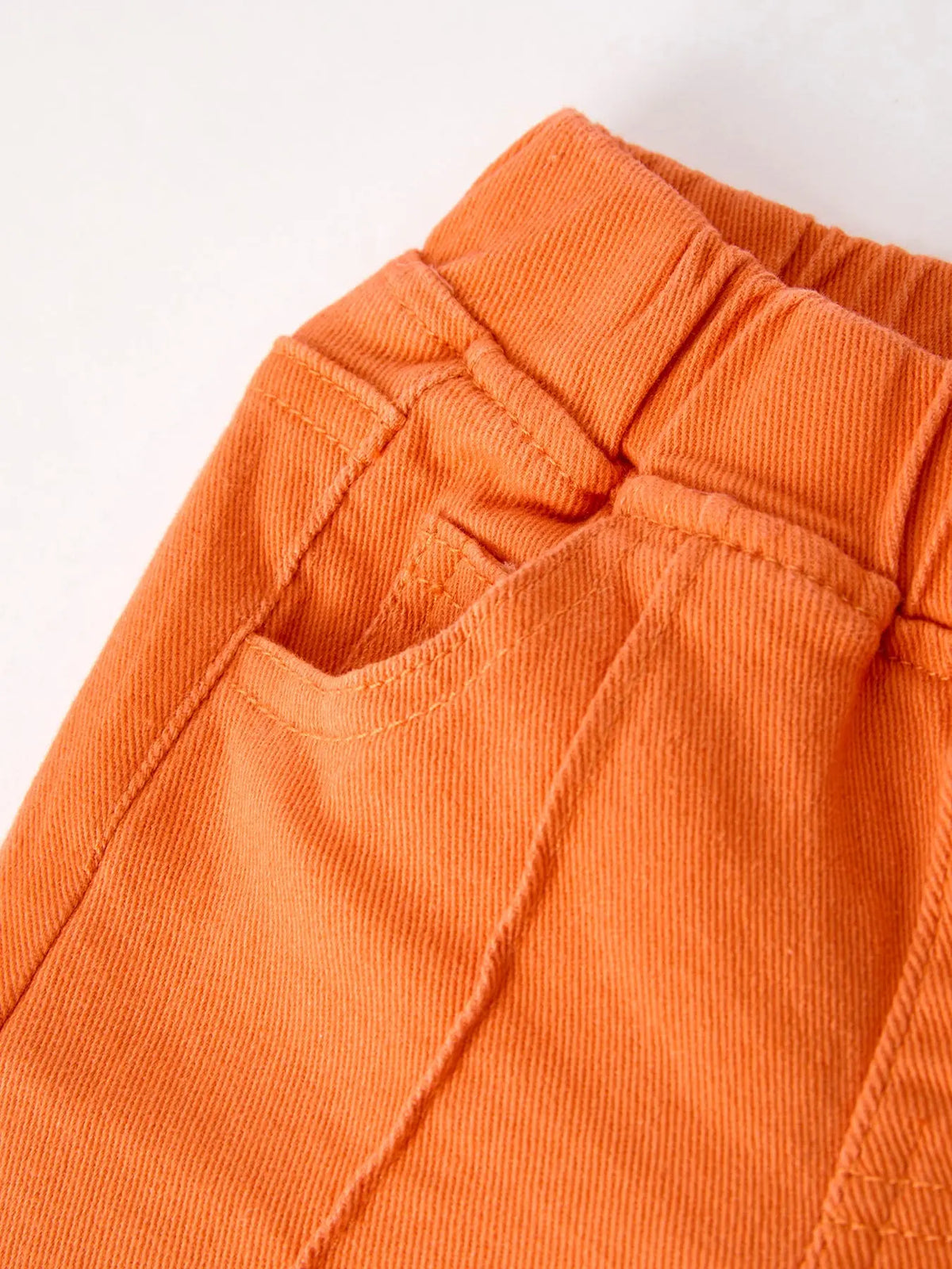 Vaqueros elásticos acampanados de color naranja