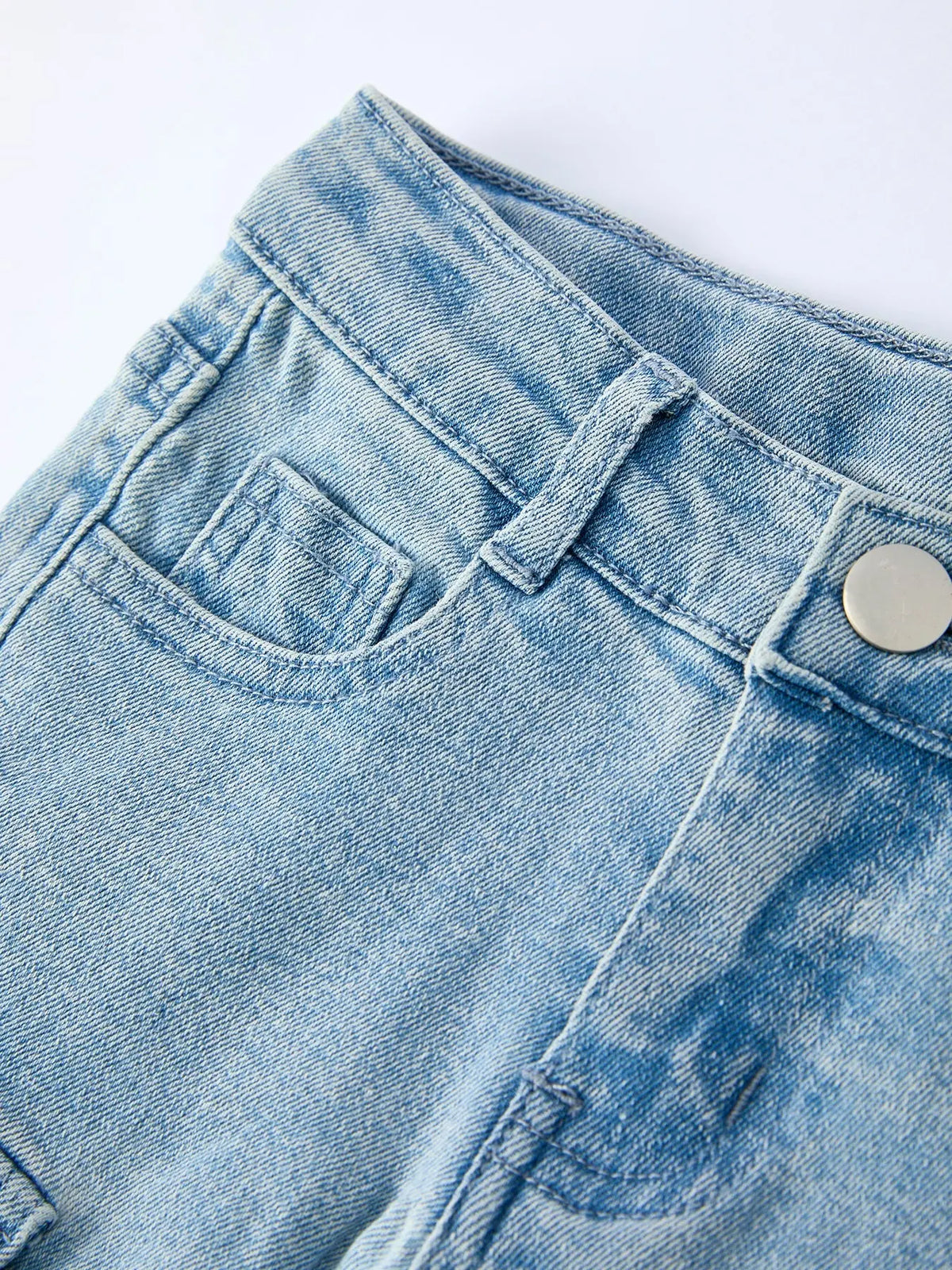 Pantalones anchos de mezclilla con bolsillos