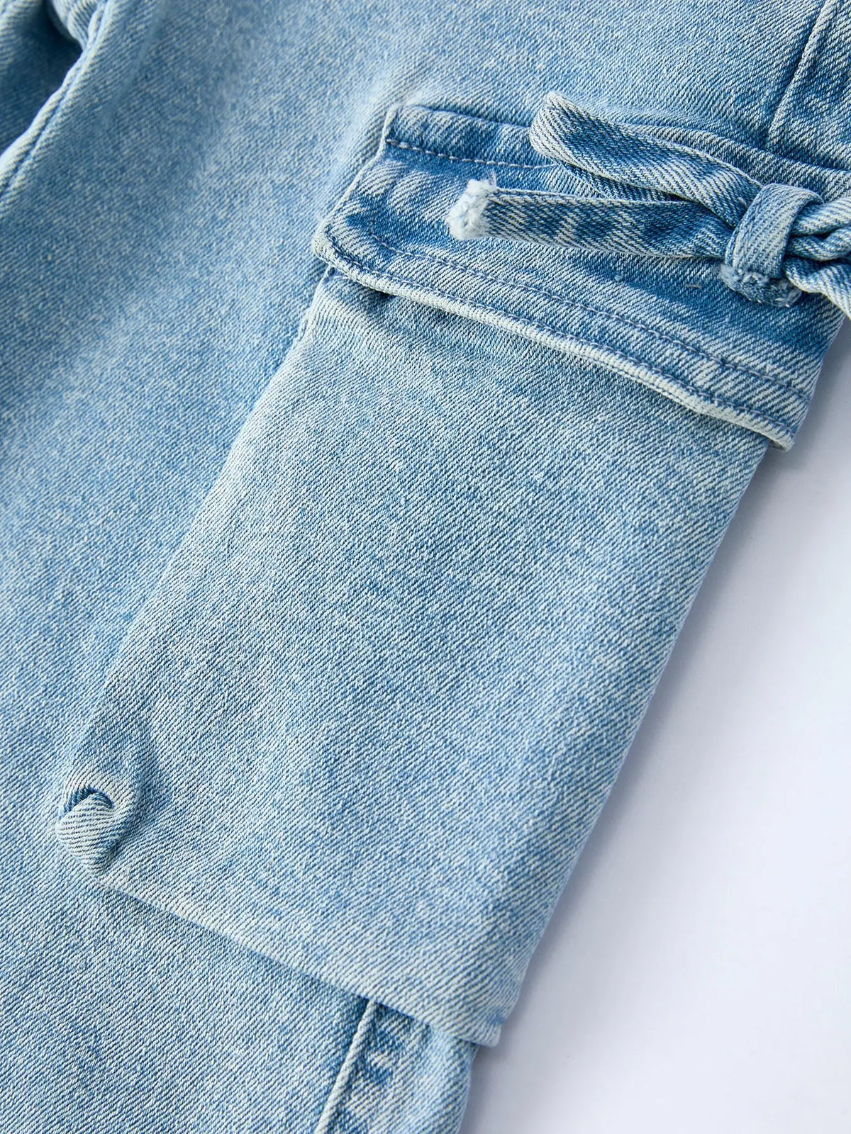 Pantalones anchos de mezclilla con bolsillos