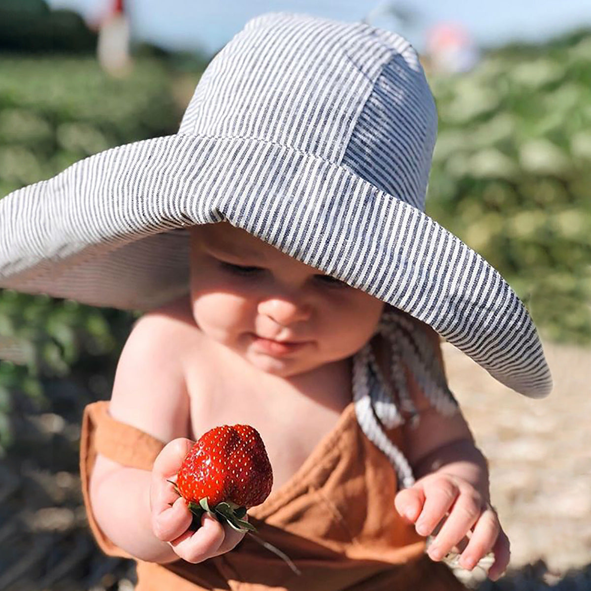 Breathable cotton and linen infant sun hat with wide brim for newborn outdoor sun protection