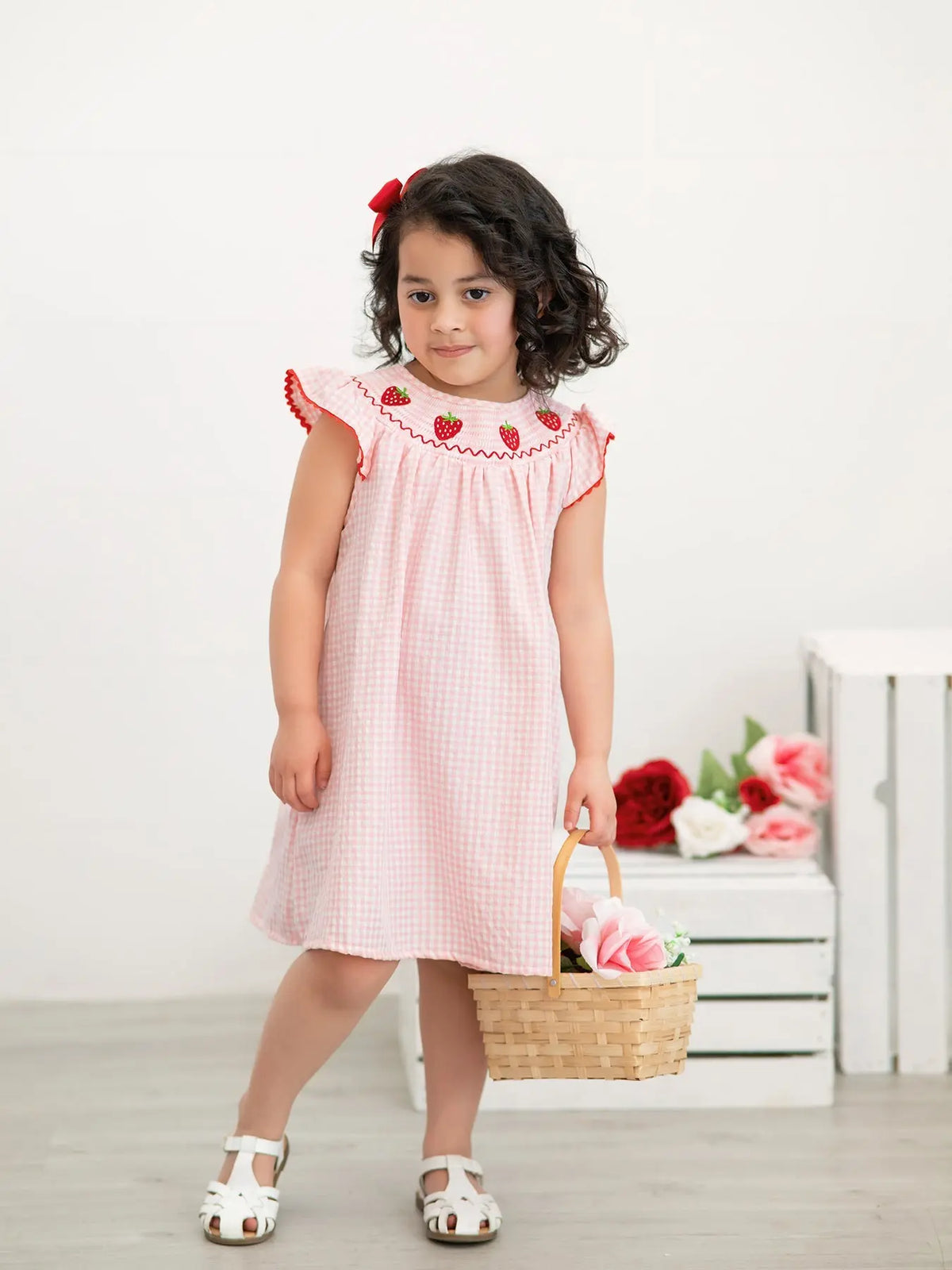 Vestido Smocked a Cuadros con Bordado de Fresa para Bebés Niñas