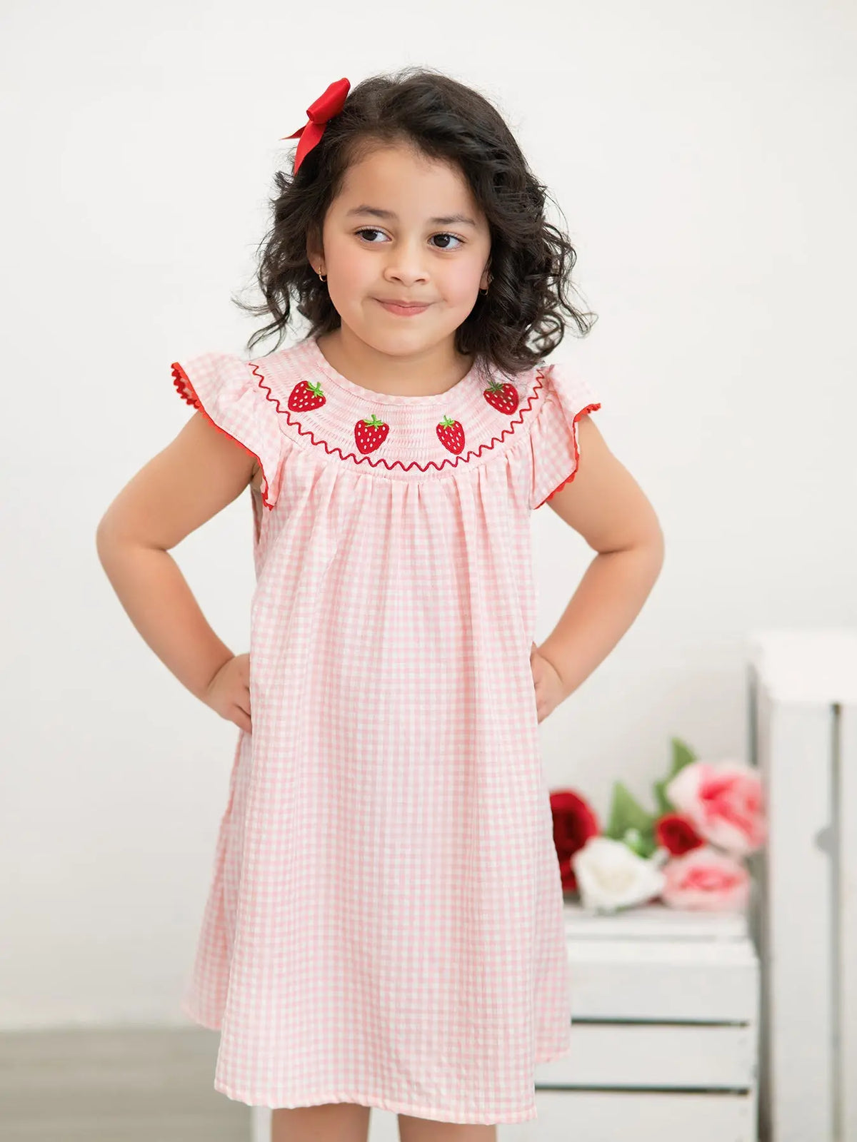Vestido Smocked a Cuadros con Bordado de Fresa para Bebés Niñas