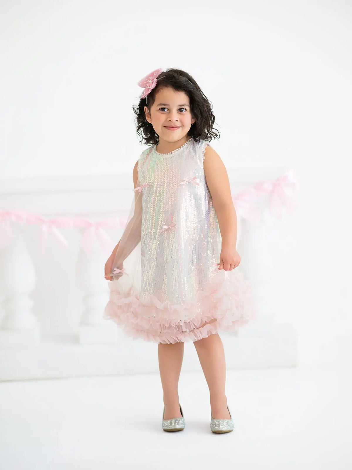 Vestido de Niña de Tul con Volantes y Lazo de Lentejuelas Iridiscentes
