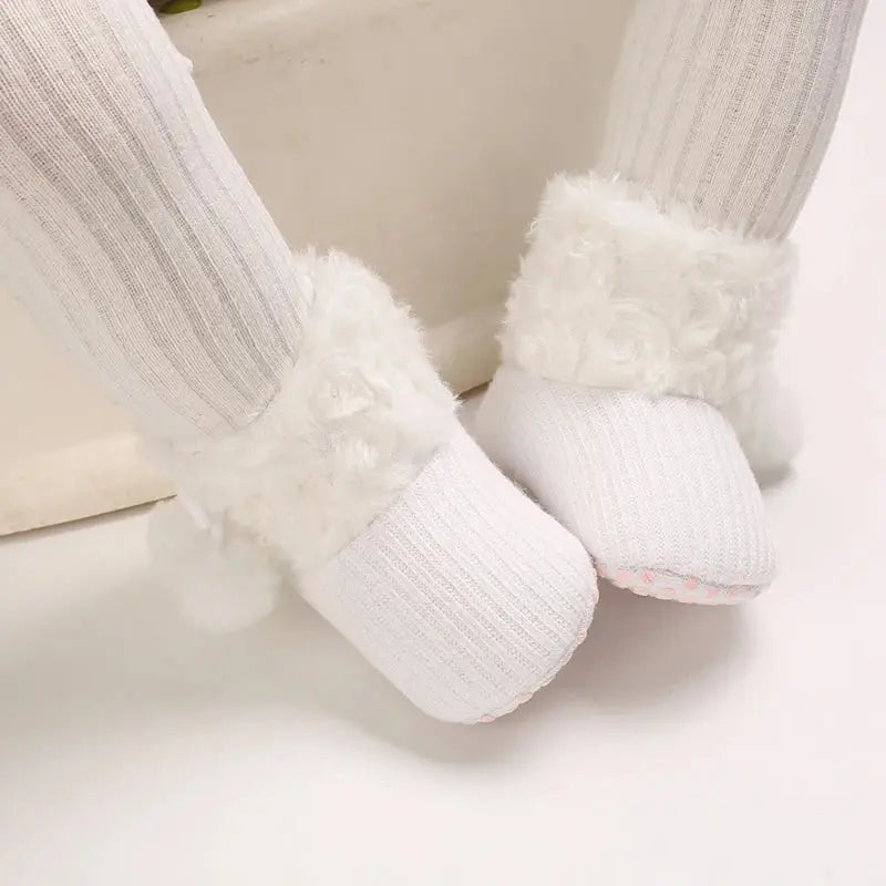 Shoes for 0-1 year old babies, comfortable and soft shoes for female babies, warm baby boots for winter
