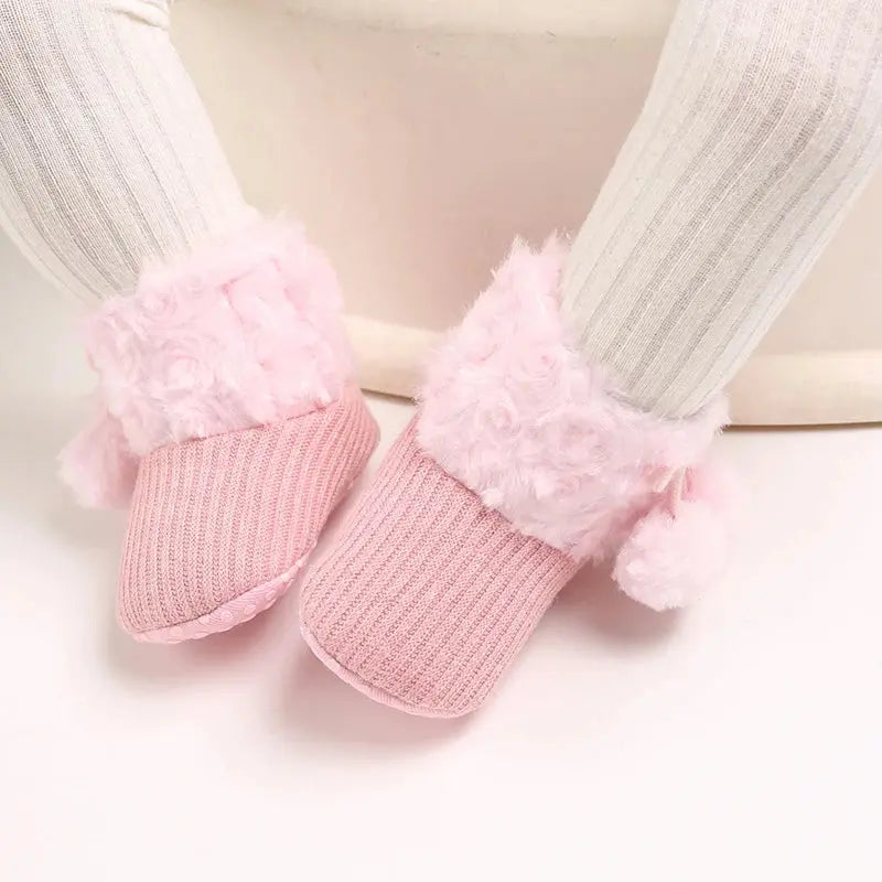 Shoes for 0-1 year old babies, comfortable and soft shoes for female babies, warm baby boots for winter