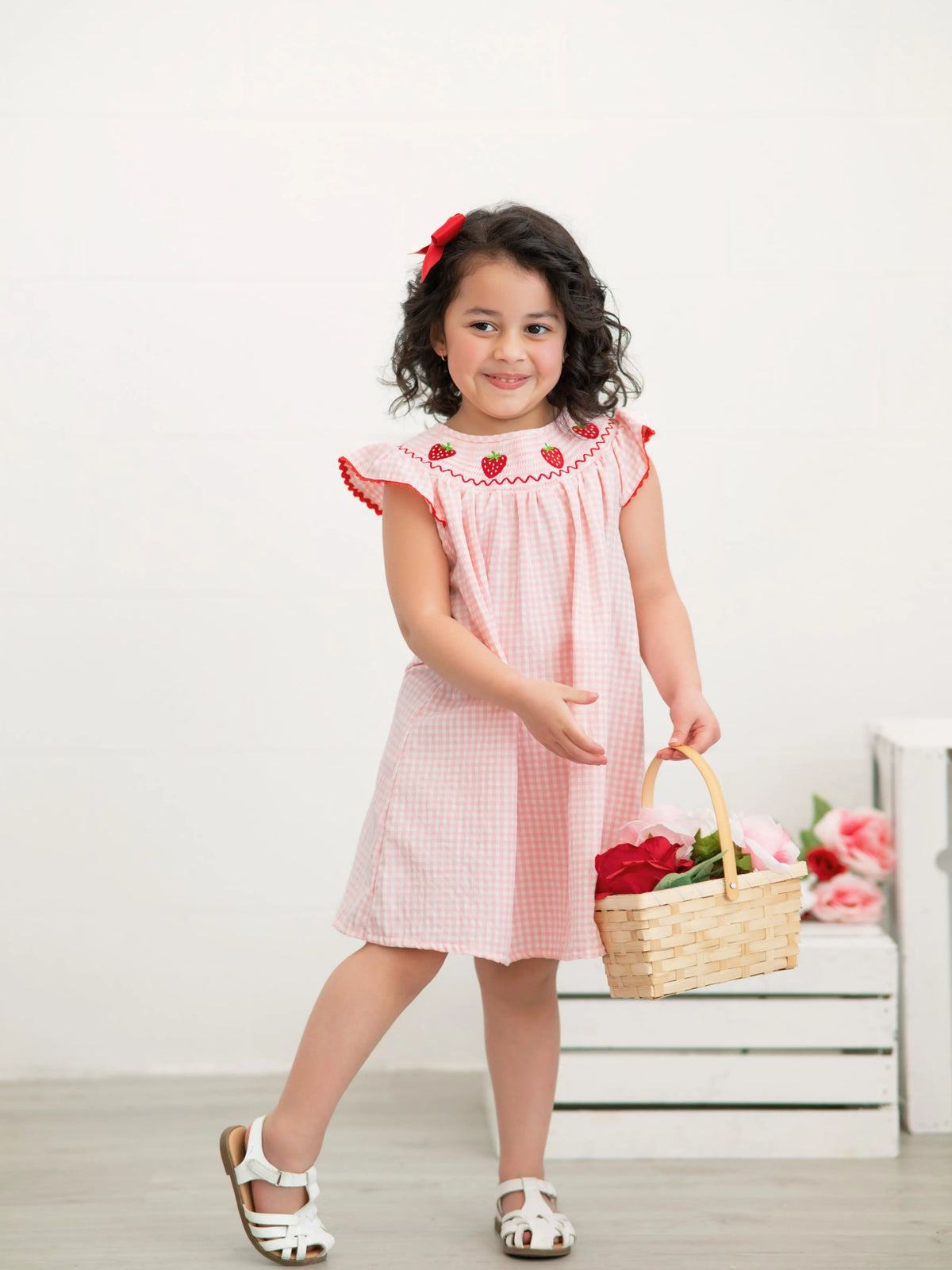 Vestido Smocked a Cuadros con Bordado de Fresa para Bebés Niñas