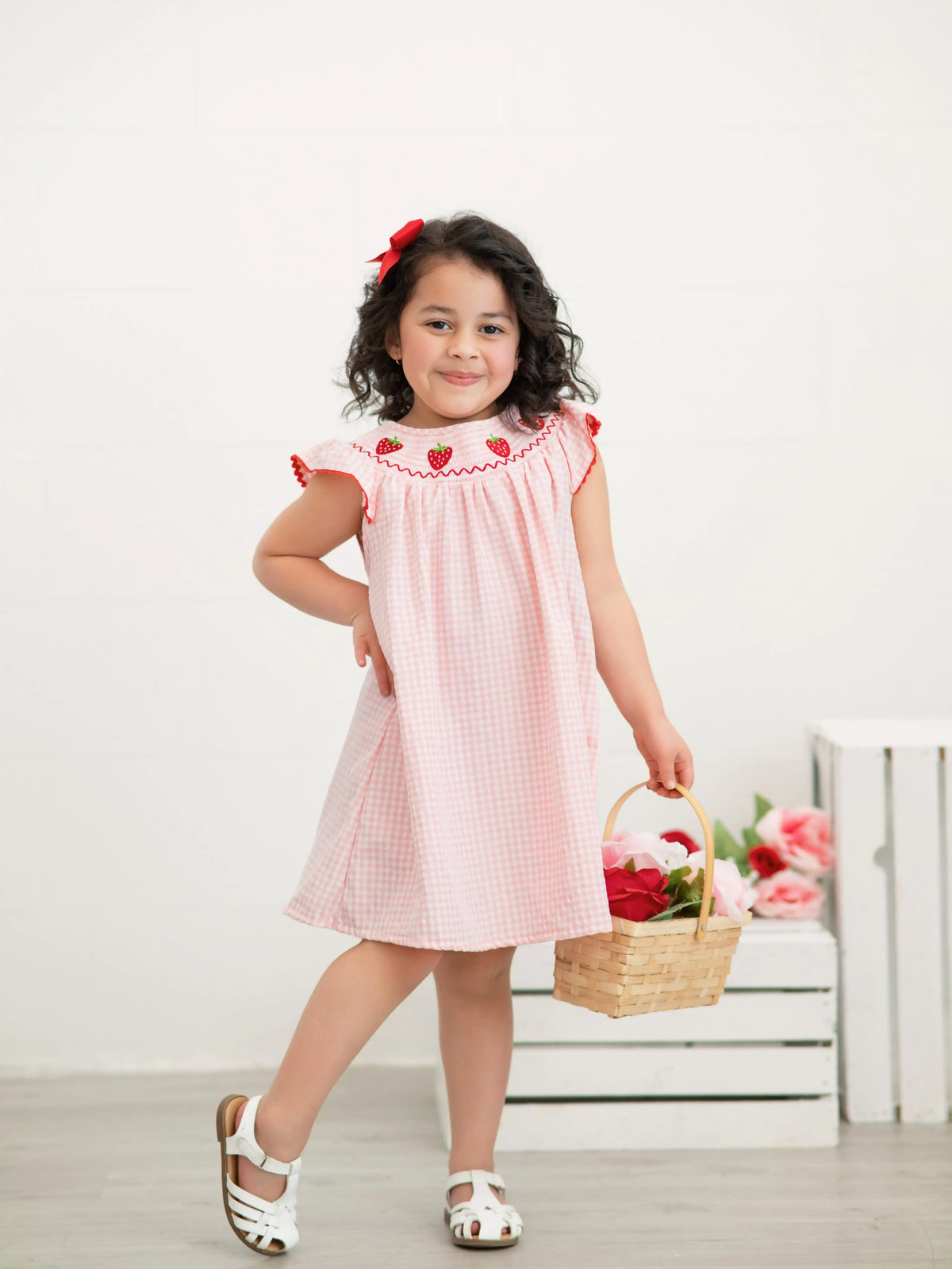 Vestido Smocked a Cuadros con Bordado de Fresa para Bebés Niñas