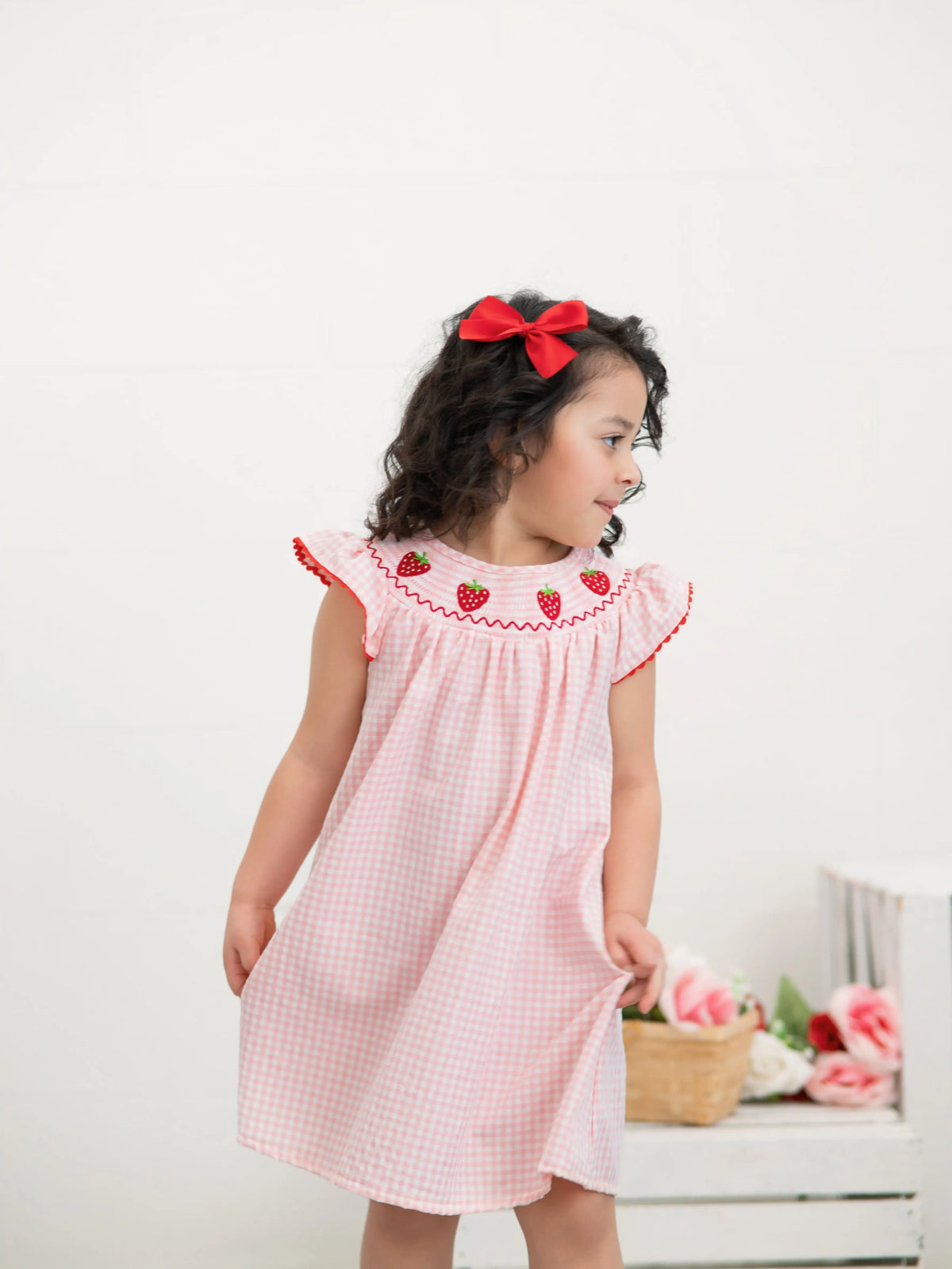 Vestido Smocked a Cuadros con Bordado de Fresa para Bebés Niñas