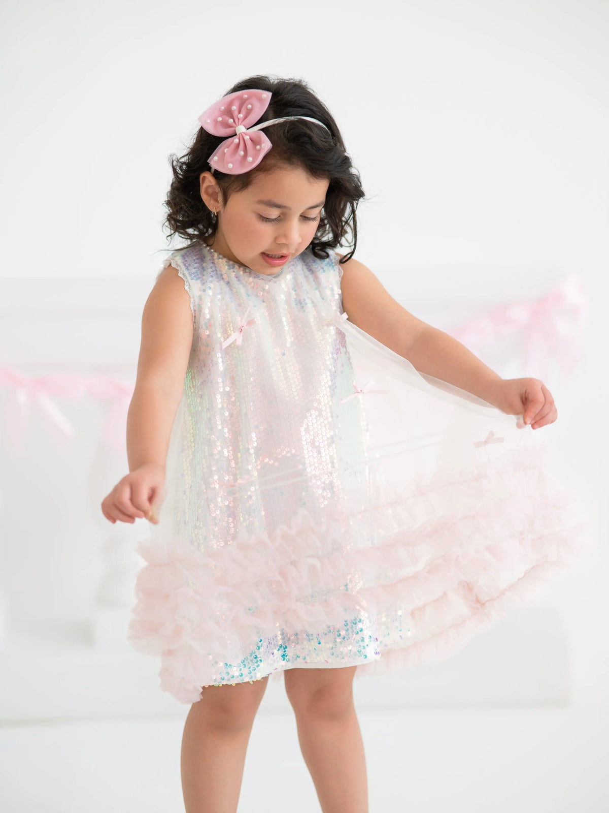 Vestido de Niña de Tul con Volantes y Lazo de Lentejuelas Iridiscentes